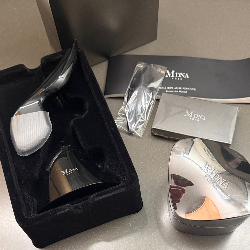 MDNA Skin Chrome clay mask and Mask remover; great condition.